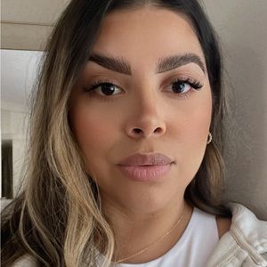 Meet your Posher, Leticia